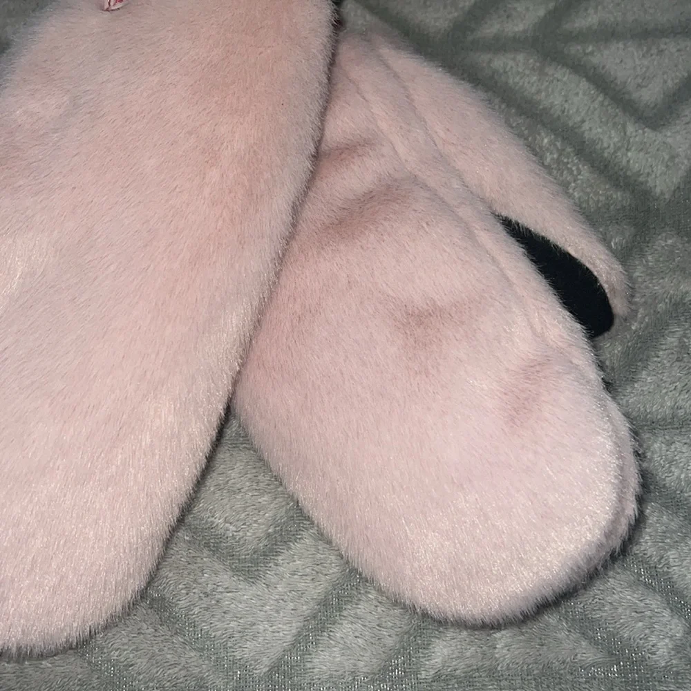 Nike Mittens Faux Fur Women’s Medium/ Large Pink Fuzzy Winter Outdoor Gloves NWT